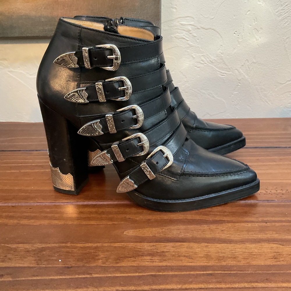 ‼️TOGA PULLA ‘FIVE STRAP WESTERN BOOTIE WITH HEELS‼️